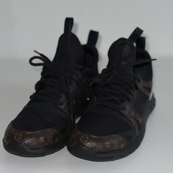 LOUIS VUITTON
Aftergame Technical Fabric Patent Monogram Canvas Trainers 36 - Picture 6 of 7